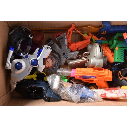 176 - A QUANTITY OF UNBOXED AND ASSORTED ACTION FIGURES AND ROBOTS ETC., to include Tiger Electronics Dino... 