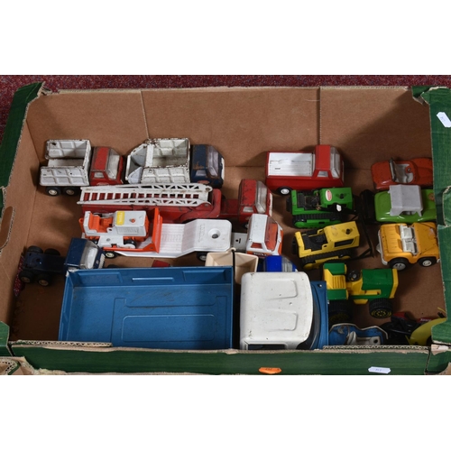 179 - A QUANTITY OF BOXED AND UNBOXED DIECAST VEHICLES, boxed items to include Matchbox, Corgi, Safir (not... 