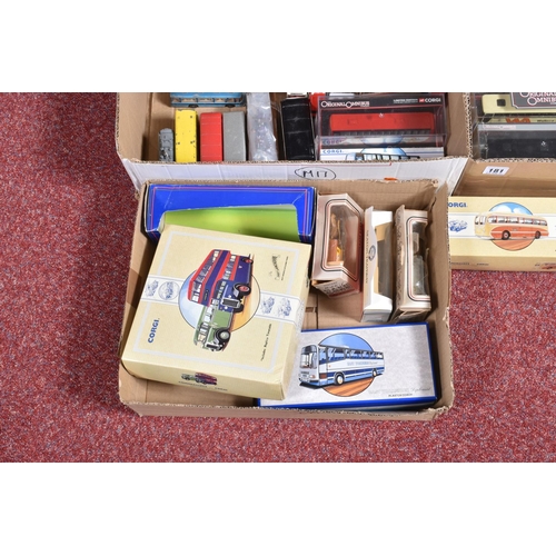 181 - A COLLECTION OF ASSORTED BOXED AND UNBOXED DIECAST BUS AND COACH MODELS, boxed items include Corgi C... 