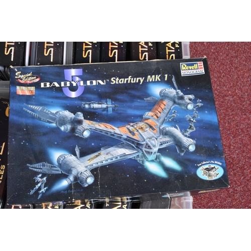 185 - A QUANTITY OF STAR TREK MODELS AND COLLECTIBLES, to include boxed AMT Special Edition 3-piece U.S.S.... 