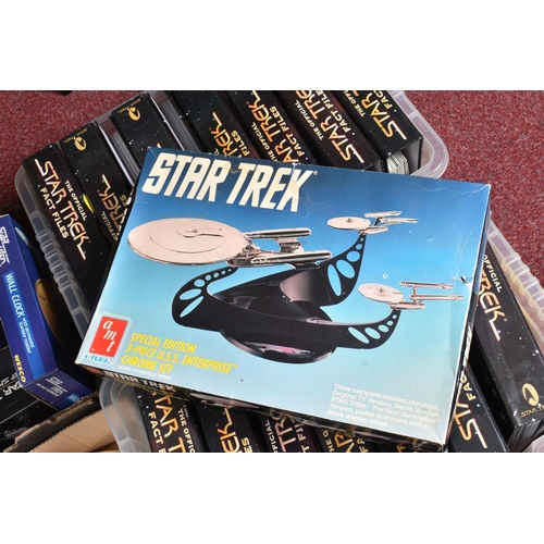 185 - A QUANTITY OF STAR TREK MODELS AND COLLECTIBLES, to include boxed AMT Special Edition 3-piece U.S.S.... 