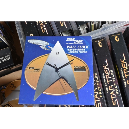 185 - A QUANTITY OF STAR TREK MODELS AND COLLECTIBLES, to include boxed AMT Special Edition 3-piece U.S.S.... 