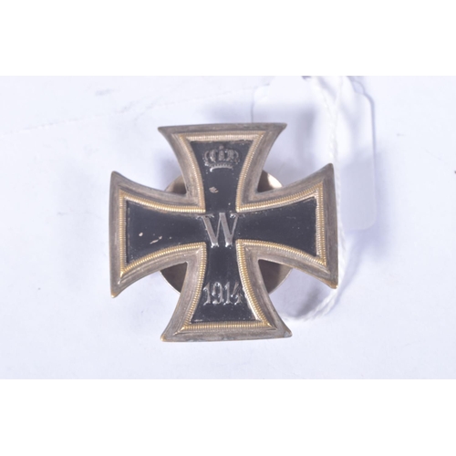 254 - A FIRST CLASS 1914 GERMAN IRON CROSS IN A FITTED CASE, this cross has a screw back fastener and has ... 