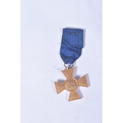 263 - A WWII GERMAN WEHRMACHT 25 YEAR SERVICE AWARD, this award was produced prior to May 1945 and still h... 