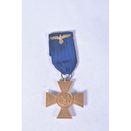 263 - A WWII GERMAN WEHRMACHT 25 YEAR SERVICE AWARD, this award was produced prior to May 1945 and still h... 