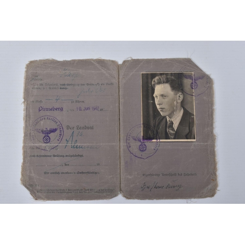 340 - GUSTAV KARP, DBO: 15/09/1965, PLACE: SEESTER, includes WWII documents Premier Army Division, served ... 