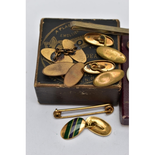 92 - A PAIR OF EARLY 20TH CENTURY 18CT GOLD CUFFLINKS, yellow gold oval cufflinks with green yellow and b... 