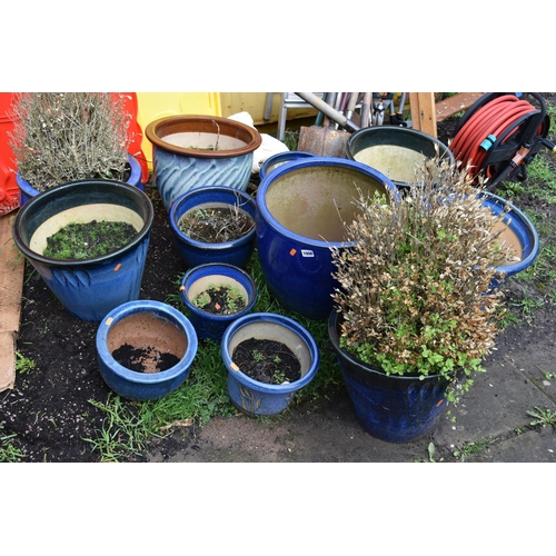 1008 - TWELVE BLUE GLAZED GARDEN PLANT POTS of differing sizes and styles the largest diameter being 41cm (... 