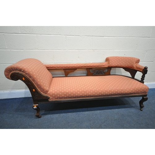 1303 - AN EDWARDIAN MAHOGANY CHAISE LONGUE, with a single scrolled arm, and a rounded back, length 186cm