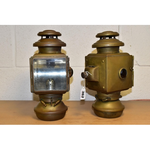 362 - A PAIR OF AMERICAN EARLY BRASS CAR LAMPS, stamped 'E & J Detroit Michigan' to top, height 26cm (2) (... 