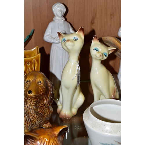 369 - A GROUP OF EASTGATE POTTERY AND HORNSEA CERAMICS, to include two Eastgate mid twentieth century cat ... 