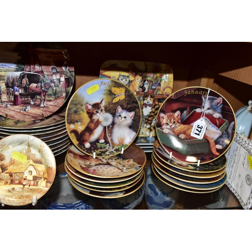 371 - A LARGE QUANTITY OF CAT THEMED COLLECTOR'S PLATES,  comprising twelve limited edition Konic porcelai... 