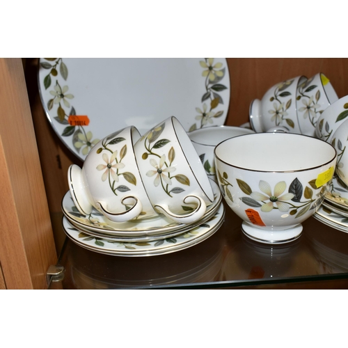 385 - A WEDGWOOD 'BEACONSFIELD' PATTERN TEA SET, comprising one cake plate, sugar bowl, milk jug, six cups... 