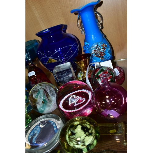 401 - A COLLECTION OF MID CENTURY COLOURED GLASSWARE, comprising an Avondale green duck paperweight, Caith... 