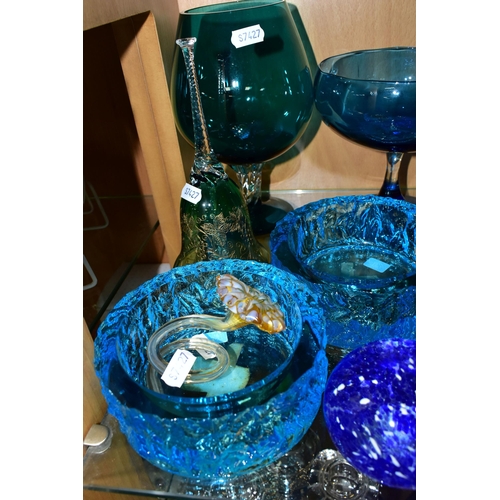 401 - A COLLECTION OF MID CENTURY COLOURED GLASSWARE, comprising an Avondale green duck paperweight, Caith... 