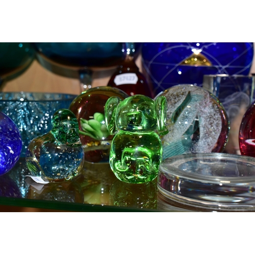 401 - A COLLECTION OF MID CENTURY COLOURED GLASSWARE, comprising an Avondale green duck paperweight, Caith... 