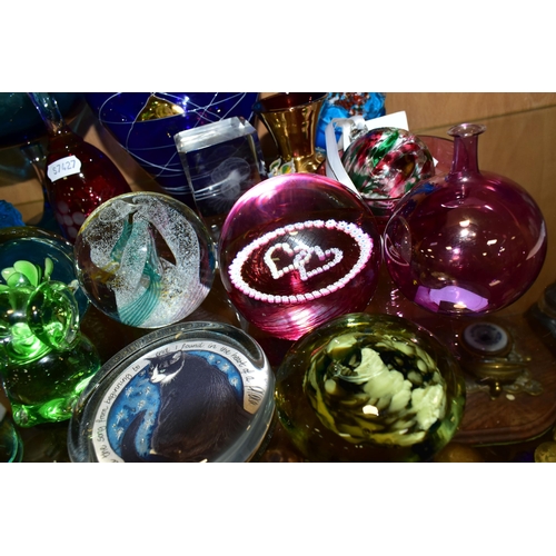 401 - A COLLECTION OF MID CENTURY COLOURED GLASSWARE, comprising an Avondale green duck paperweight, Caith... 