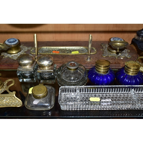 402 - A GROUP OF 20TH CENTURY INK STANDS AND INKWELLS, comprising a cast black ink stand in the form of a ... 