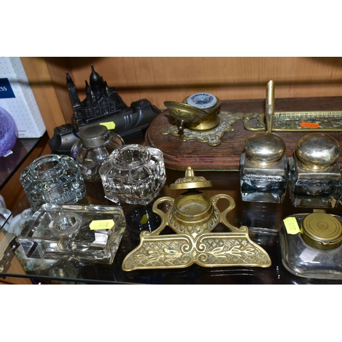 402 - A GROUP OF 20TH CENTURY INK STANDS AND INKWELLS, comprising a cast black ink stand in the form of a ... 