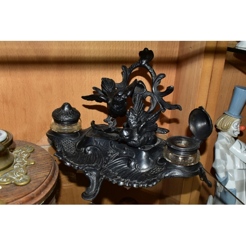 402 - A GROUP OF 20TH CENTURY INK STANDS AND INKWELLS, comprising a cast black ink stand in the form of a ... 