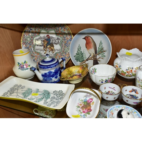 413 - A COLLECTION OF ASSORTED CERAMICS, comprising a mid-century Poole Pottery 'Parsley' tray, two Dansk ... 