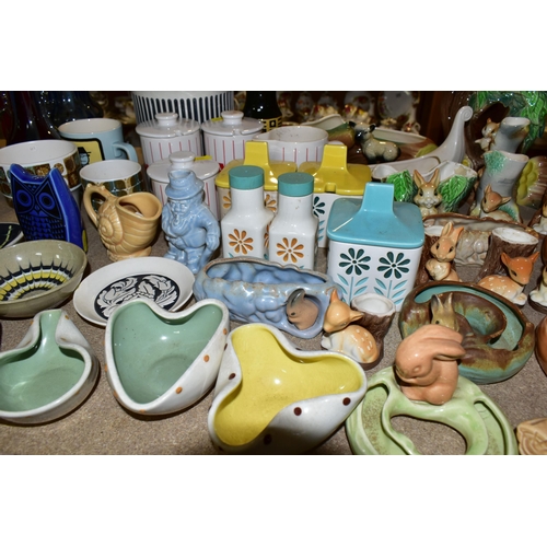 417 - A COLLECTION OF HORNSEA POTTERY, approximately fifty pieces to include a brown ashtray in the form o... 