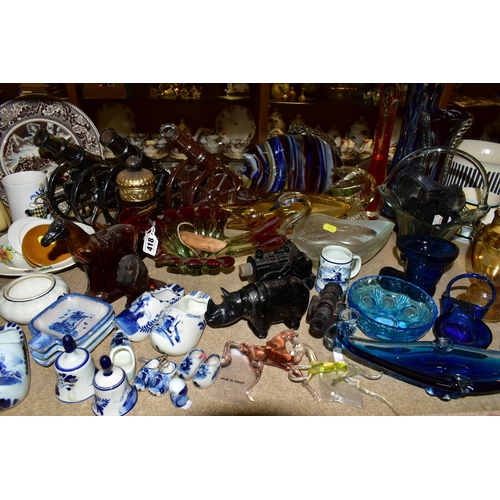 418 - A GROUP OF CERAMICS AND GLASSWARES, to include art glass fish and birds, Avon bottles including a rh... 