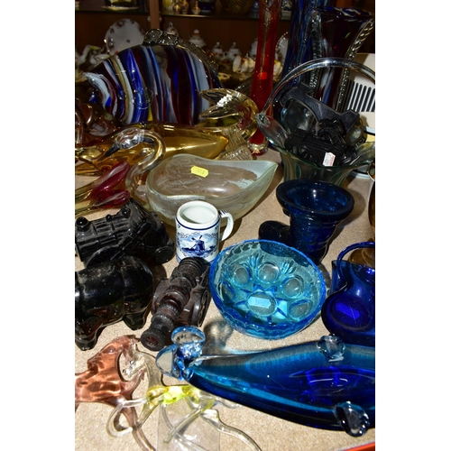 418 - A GROUP OF CERAMICS AND GLASSWARES, to include art glass fish and birds, Avon bottles including a rh... 