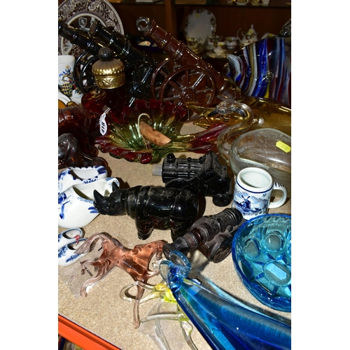 418 - A GROUP OF CERAMICS AND GLASSWARES, to include art glass fish and birds, Avon bottles including a rh... 