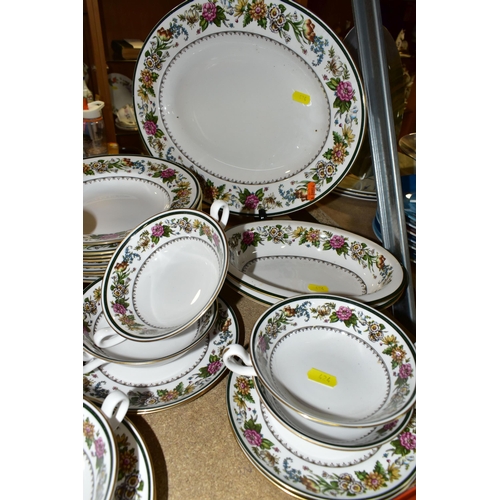 424 - A SPODE 'TAPESTRY' PATTERN DINNER SERVICE, comprising one large meat plate, two oval serving dishes,... 