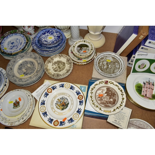 454 - A QUANTITY OF BOXED AND LOOSE COLLECTORS PLATES BY WEDGWOOD, COALPORT, ETC AND OTHER ASSORTED LOOSE ... 