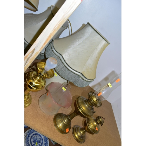 457 - ELEVEN ASSORTED TABLE LAMPS AND BRASS OIL LAMPS, including a reproduction Tiffany style leaded glass... 