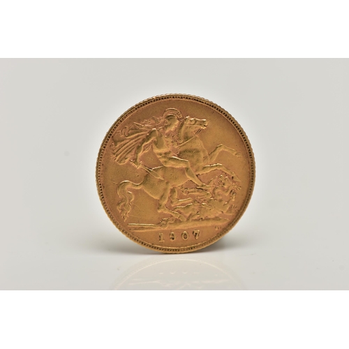 10 - AN EARLY 20TH CENTURY HALF GOLD SOVEREIGN COIN, obverse depicting Edward VII, reverse George and the... 