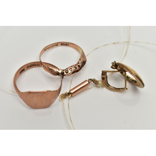 24 - TWO 9CT GOLD RINGS, AN EARRING AND A CLASP, the first an a/f rose gold, square signet ring, worn eng... 