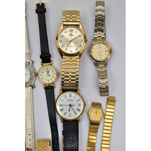 65 - A 'GUCCI' WRISTWATCH AND OTHER ASSORTED WATCHES,  quartz movement, round white dial signed 'Gucci', ... 