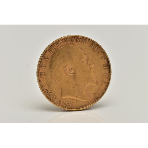 9 - AN EARLY 20TH CENTURY FULL GOLD SOVEREIGN COIN, obverse depicting Edward VII, reverse George and the... 