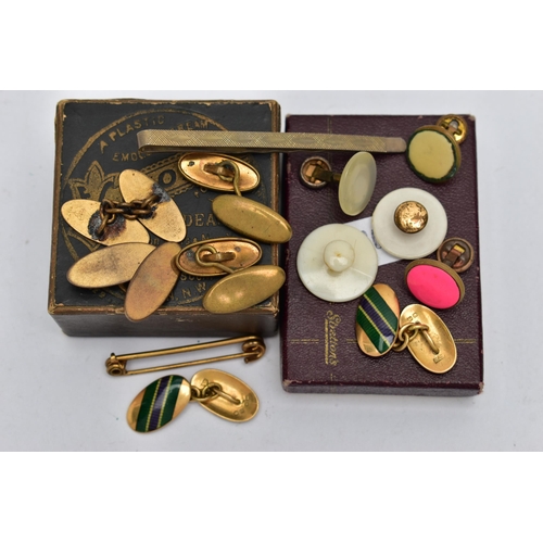 92 - A PAIR OF EARLY 20TH CENTURY 18CT GOLD CUFFLINKS, yellow gold oval cufflinks with green yellow and b... 