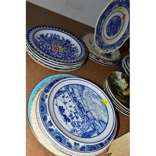 454 - A QUANTITY OF BOXED AND LOOSE COLLECTORS PLATES BY WEDGWOOD, COALPORT, ETC AND OTHER ASSORTED LOOSE ... 