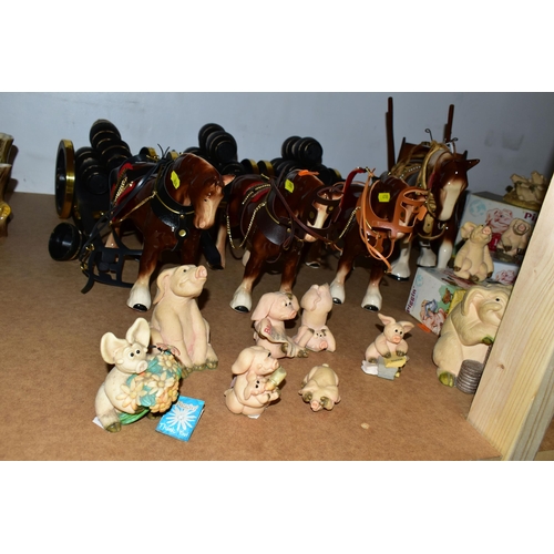 458 - FOUR CERAMIC HORSES WITH CARTS / DREYS AND A QUANTITY OF BOXED AND LOOSE PIGGIN' FIGURES, ETC, the P... 