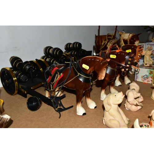 458 - FOUR CERAMIC HORSES WITH CARTS / DREYS AND A QUANTITY OF BOXED AND LOOSE PIGGIN' FIGURES, ETC, the P... 