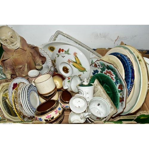 461 - SEVEN BOXES AND LOOSE CERAMICS, ETC, including a quantity of assorted miscellaneous saucers, tea pla... 