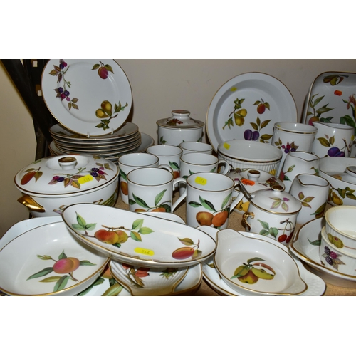 546 - AN EXTENSIVE ROYAL WORCESTER 'EVESHAM' DINNER SERVICE, comprising two oval tureens and covers, an ov... 