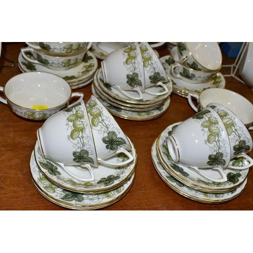 551 - A ROYAL WORCESTER HOP 'MATHON' PATTERN DINNER SERVICE,  comprising a pair of oval serving dishes, a ... 