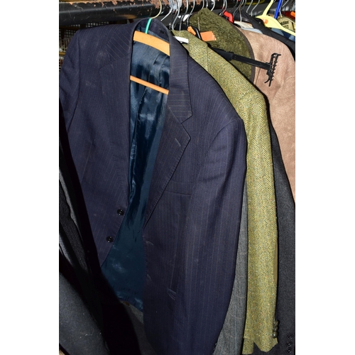 576 - ONE RAIL OF GENTLEMEN'S CLOTHING, to include suits, tweed jackets, sheepskin coat, sweaters, dinner ... 