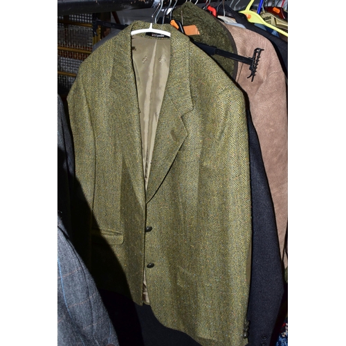 576 - ONE RAIL OF GENTLEMEN'S CLOTHING, to include suits, tweed jackets, sheepskin coat, sweaters, dinner ... 