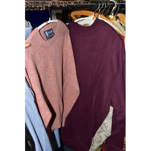 576 - ONE RAIL OF GENTLEMEN'S CLOTHING, to include suits, tweed jackets, sheepskin coat, sweaters, dinner ... 