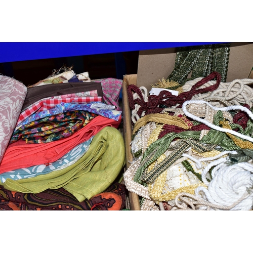 581 - TEN BOXES AND LOOSE ASSORTED FABRIC OFFCUTS AND SEWING MACHINES ETC, the bulk of this lot is compris... 