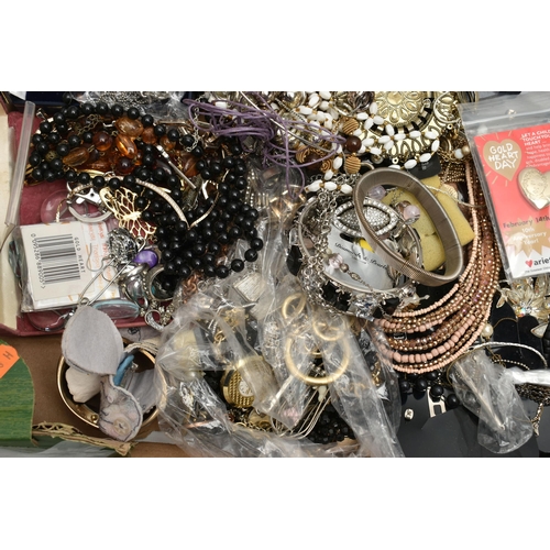 130 - A BOX OF ASSORTED COSTUME JEWELLERY, to include beaded necklaces, bracelets, bangles, earrings, broo... 