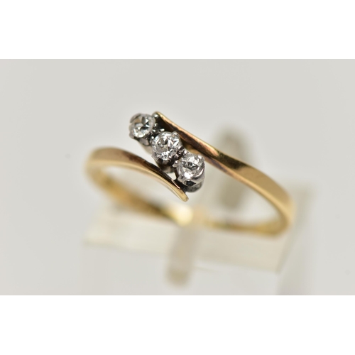 31 - A YELLOW METAL THREE STONE DIAMOND RING, set with three old cut diamonds, estimated total diamond we... 