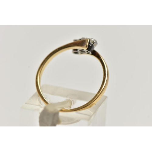 31 - A YELLOW METAL THREE STONE DIAMOND RING, set with three old cut diamonds, estimated total diamond we... 